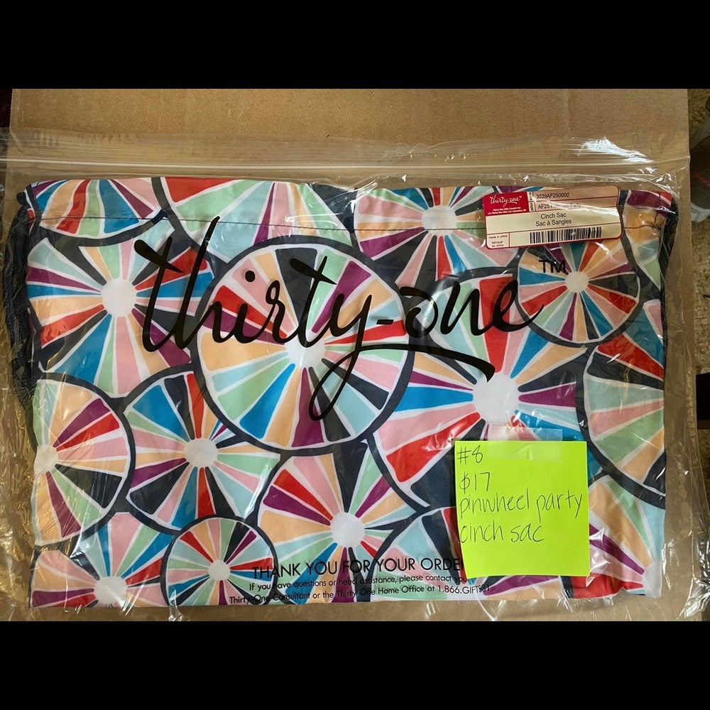 NIB Thirty-One Pinwheel Party Cinch Sac